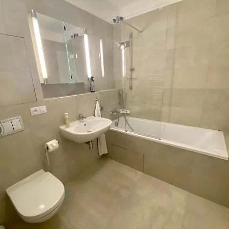 Seven Days Smíchov * Praga